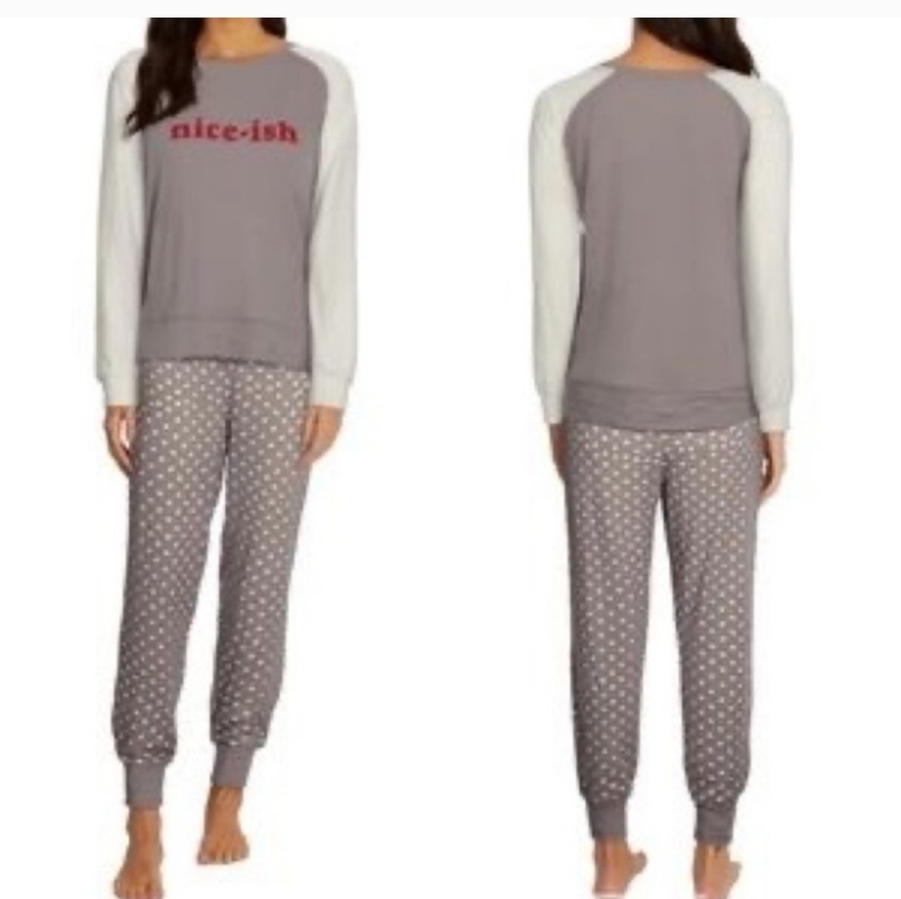 Wild fox intimidates pajamas size small women’s